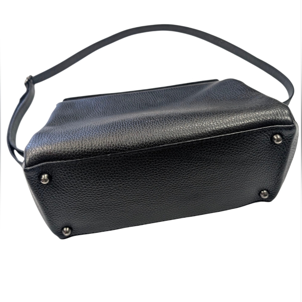 Viola Castellani Italian grain leather crossbody bag W 3 Inside pockets. 11X7x5 - Picture 10 of 16